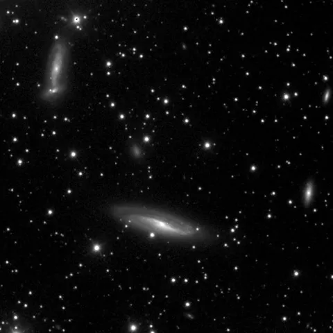 Grupo galáctico WBL663 y NGC6928 en EL Delfín — Cristóbal Gámez