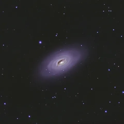 Galaxia M64. Cinco imágenes por canal de 900 s — Emilio Hidalgo