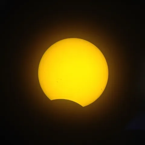 Eclipse parcial de Sol — Javier Salido