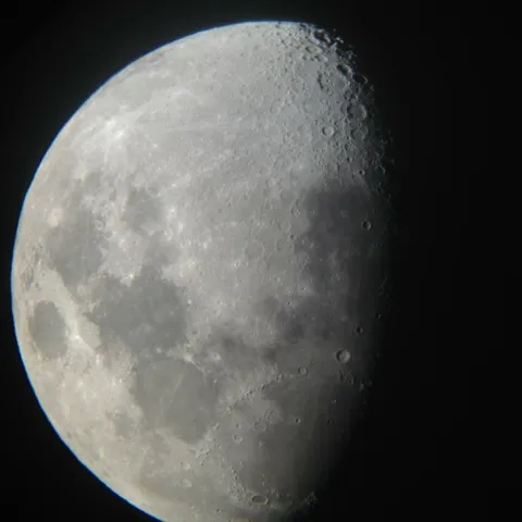 La Luna — Javier Salido