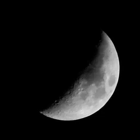 La Luna — Javier Salido