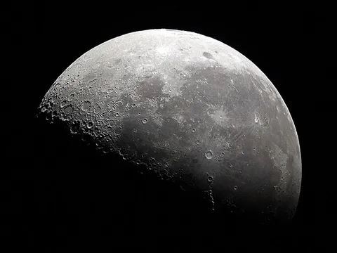 La Luna menguante, primera luz del telescopio principal de La Fresnedilla