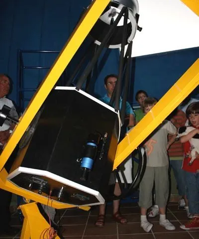 Telescopio reflector de 41 cm de La Fresnedilla sobre su montura ecuatorial inglesa