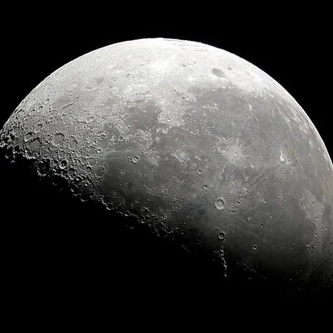 Primera luz del telescopio principal de «La Fresnedilla» — Varios autores