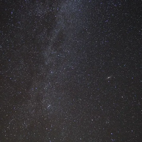 Vía Láctea y Galaxia de Andrómeda — Varios autores